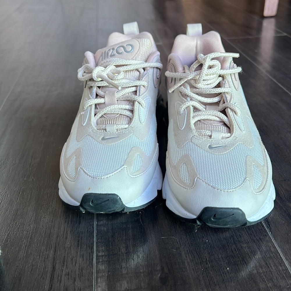 Nike Air Max Womens Size 6.5. Practically New! Ba… - image 2